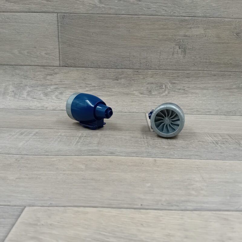Duplo donkerblauwe motor van het vliegtuig