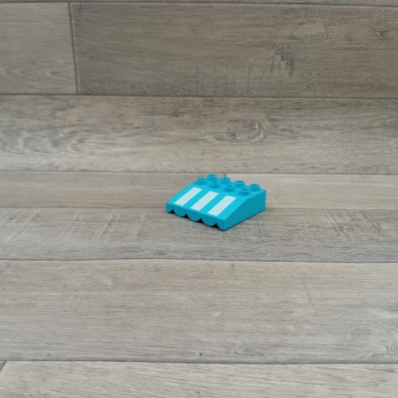 Duplo medium azuurblauw/wit schuin dak met luifel