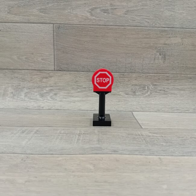 Duplo blok met afbeelding rood verkeersbord STOP op standaard