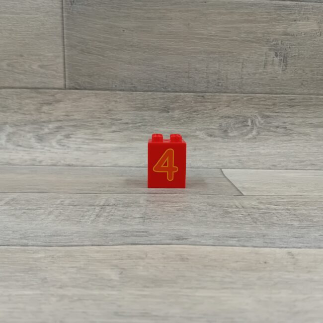 Duplo blok met afbeelding rood cijfer 4