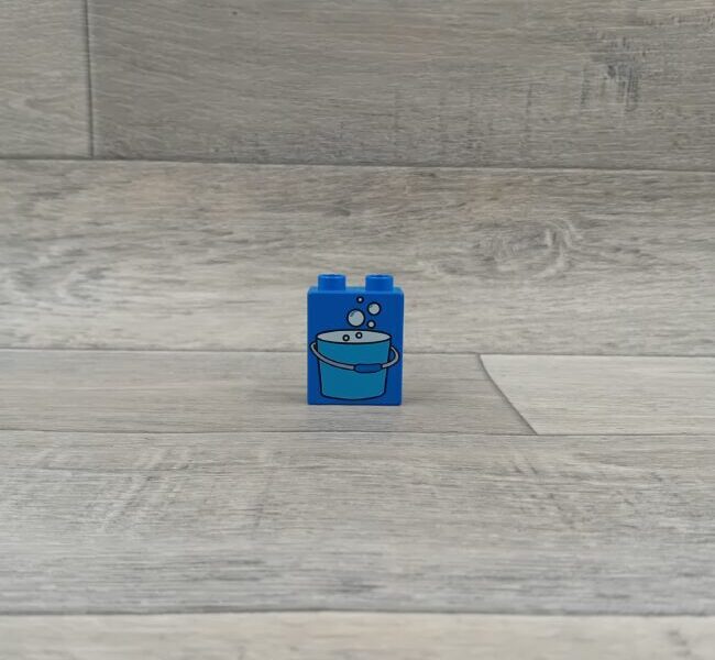 Duplo blok met afbeelding blauw emmer met water