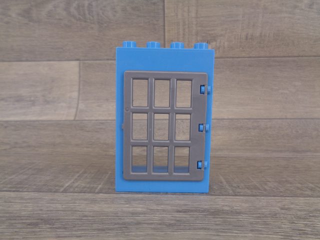Duplo medium blauwe deur met zilvergrijze tralies 2 x 4 nops