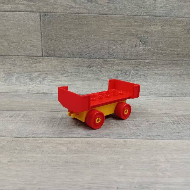 Duplo gele aanhanger/wagon met rode wielen en rode laadbak