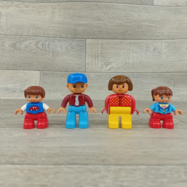 Duplo 4 poppetjes gezin - vader, moeder en 2 kinderen