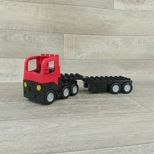 Lego Duplo rode vrachtwagen met oplegger