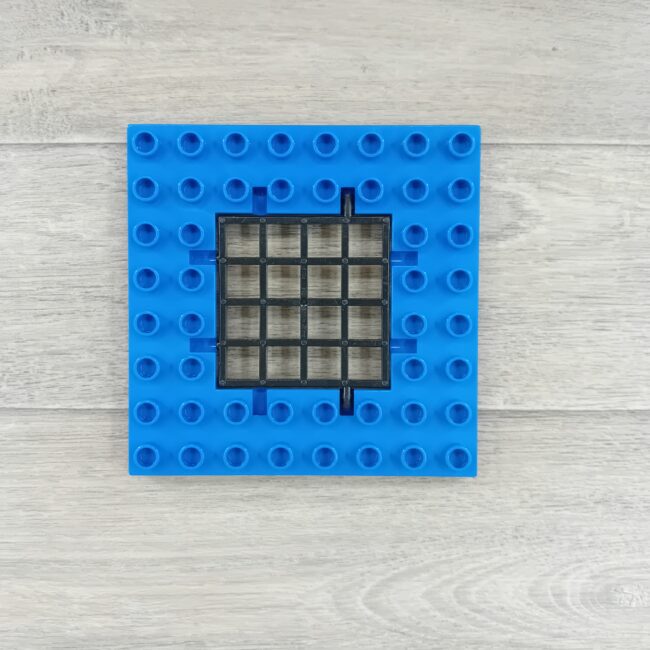 Duplo blauw valluik met zwart rooster