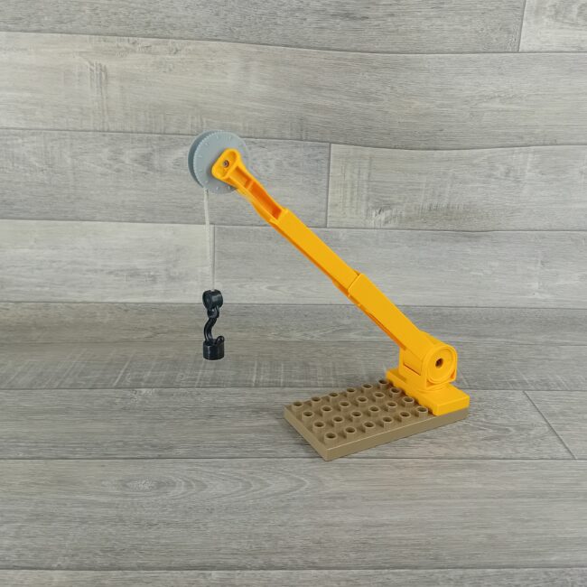 Duplo hijskraan met grijs katrol