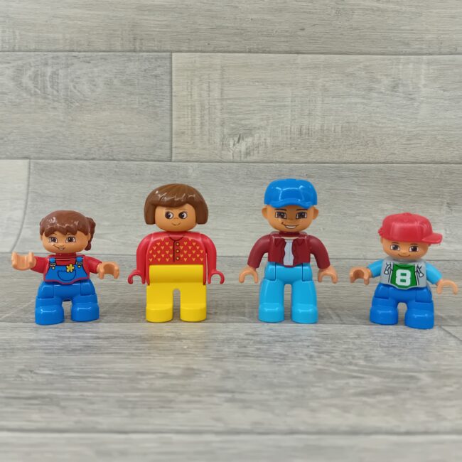 Duplo 4 poppetjes gezin - vader, moeder en 2 kinderen