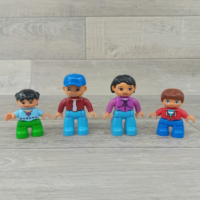 Duplo 4 poppetjes gezin - vader, moeder en 2 kinderen